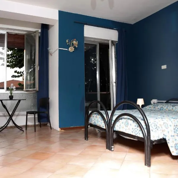 Posto letto in una camera condivisa, hotel v destinaci Busto Garolfo
