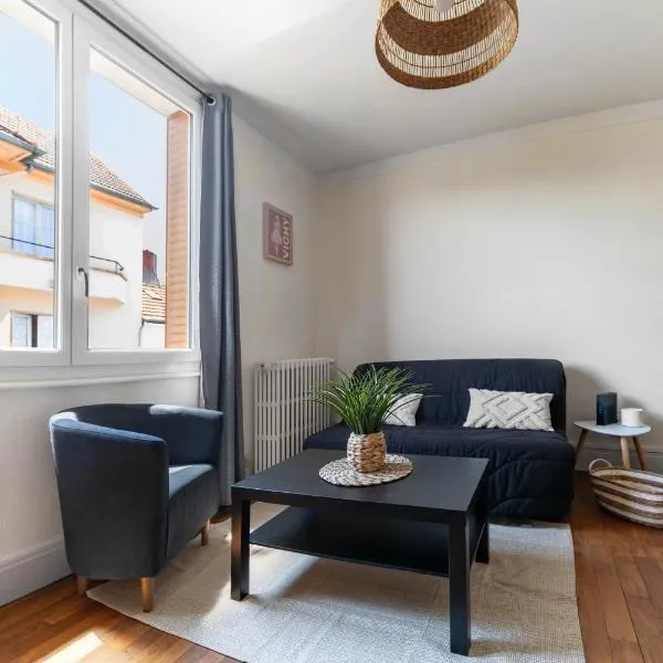 Le Desbrest - Appartement calme et lumineux en centre ville, hotell i Vichy