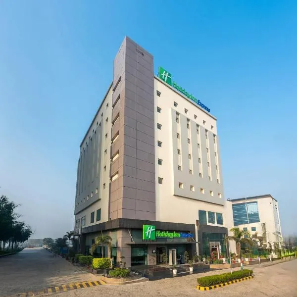 Holiday Inn Express Greater Noida Knowledge Park by IHG, hotel in Greater Noida