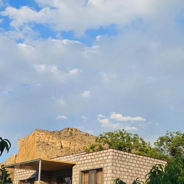 Arevot Ojakh, hotel ad Areni