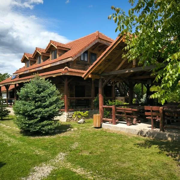 Satul Traditional, hotel v destinaci Runcu