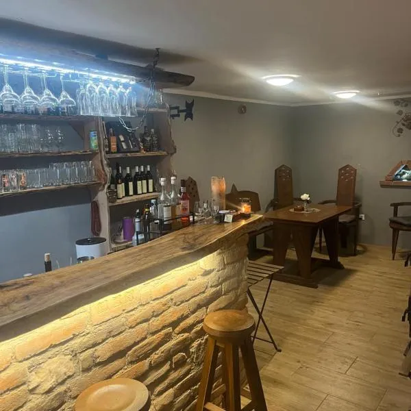 Vinný sklípek Drápalík, hotel a Milovice