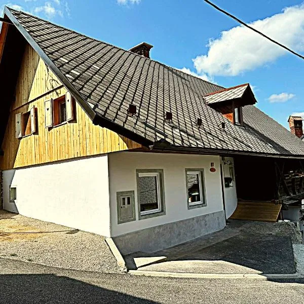 Apartma Pr'Komarjo, готель у місті Згорнє Горє