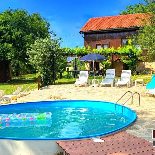 Arode Nature Villa Bellevue: Katselovo şehrinde bir otel