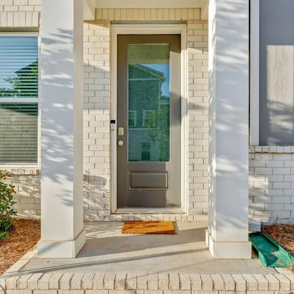 Deluxe Home Near Atlanta Airport, hotel in Atlanta