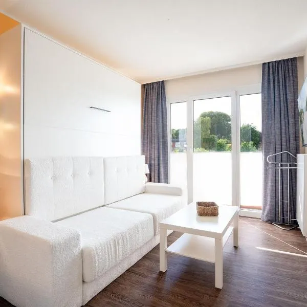 Das Solaris 18 Beach Apartment mit Gemeinschaftssauna und Grillplatz, ξενοδοχείο σε Grömitz