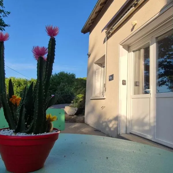 Gite, hotel in Saint-Vaury