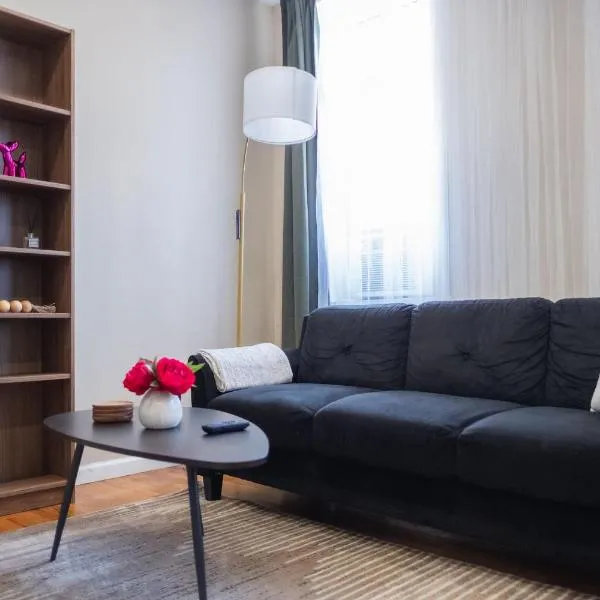 Sunny 4BR/2BA Retreat in Morningside Heights, NYC, hotel in New York