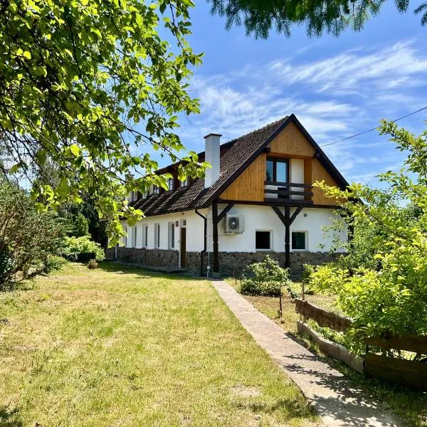 Apartament Pod Wiatrakiem, hotel in Bęsia