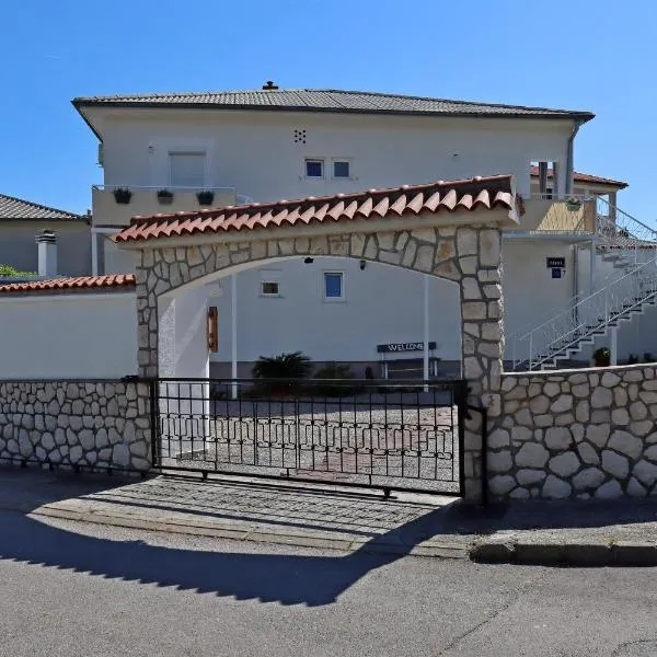 Rooms with a parking space Novi Vinodolski - 21509, hotel v destinaci Novi Vinodolski