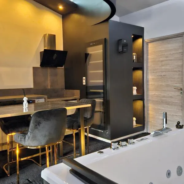 Love Room Le Jardin D'Éden，位于拉莫特-塞沃莱克斯的酒店