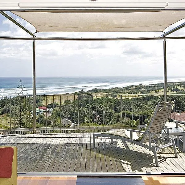 The Lookout - great views, hotel in Muriwai Beach
