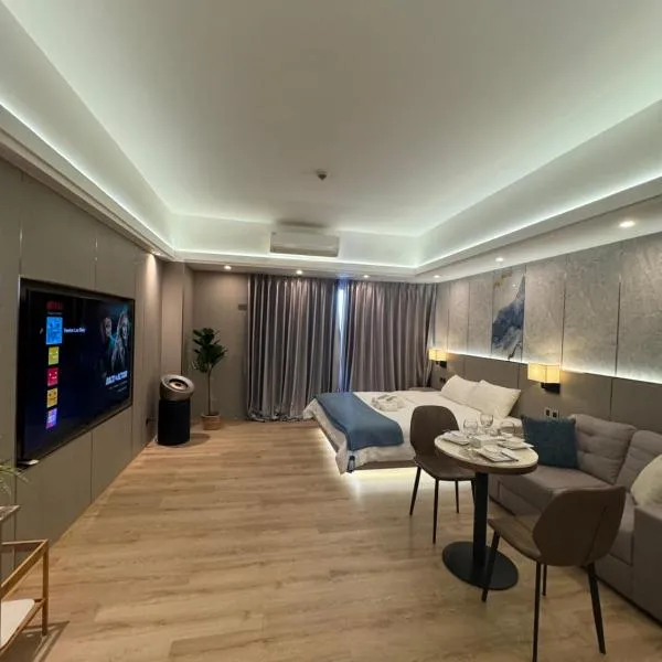 Venice Luxe Stay, Studio Type, King Bed, 65 TV-Netflix 40平方四人公寓 厨具齐全 – hotel w mieście Manila