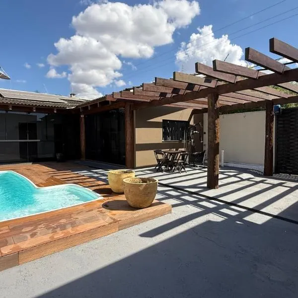 Nova Mutum casa com piscina, hôtel à Nova Mutum