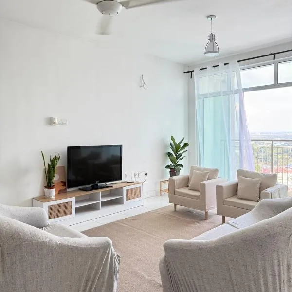Spacious Flat with Breakfast Wifi 3 Free Parking at Seksyen 7, hotel in Shah Alam