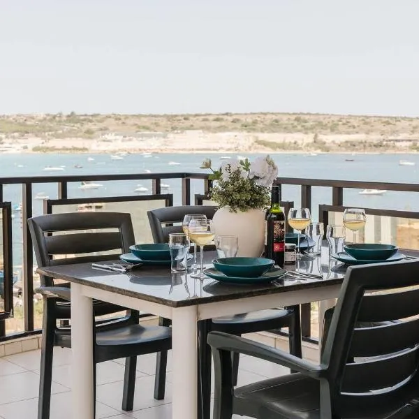Seafront Apartment with Panoramic Views 3 Bed, hotel a Is-Sellum
