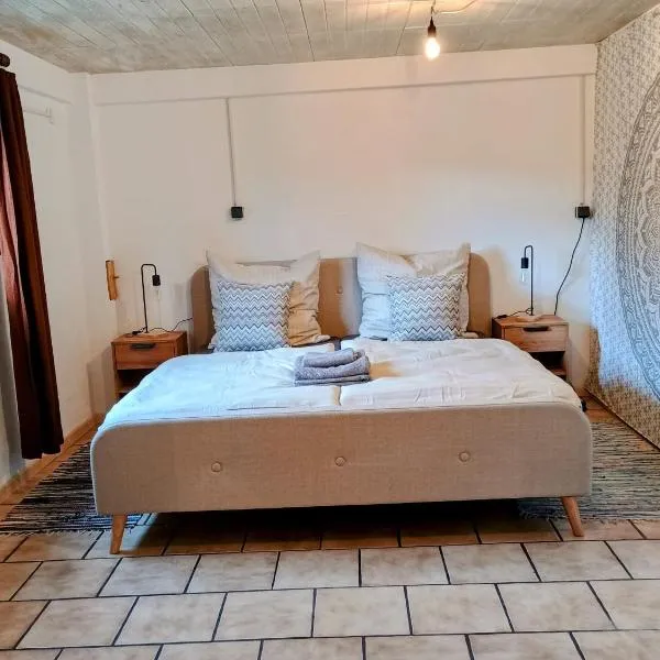 Travel Sleep & Home l Ruhige Übernachtung mit Main-Blick und Garten l Apartment und Gästezimmer、Neustadt am Mainのホテル