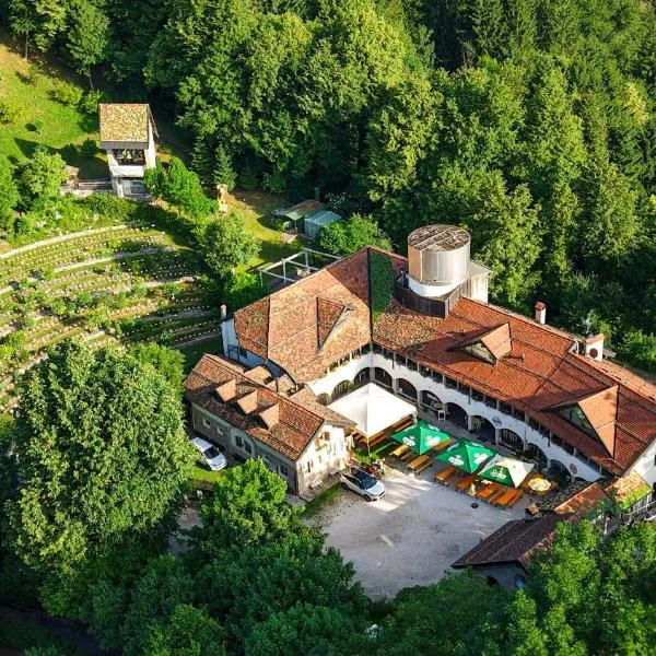 La polse di San Pieri, hotel Zuglio városában