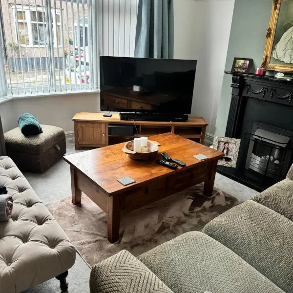 Beautiful three bedroom house, hotel in Liverpool