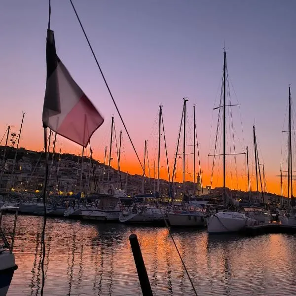 Le Nid Marin,Un Voilier Pour Deux Sète Vieux Port, hotel v Sète
