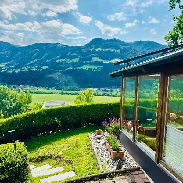 LITTLE HIDEAWAY zillertal - private Sauna, Kamin & Bergpanorama, отель в городе Харт-им-Циллерталь