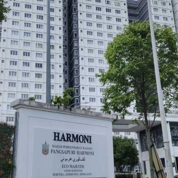 J&K Guesthouse at Harmoni Apartment, Eco Majestic, hotel in Beranang