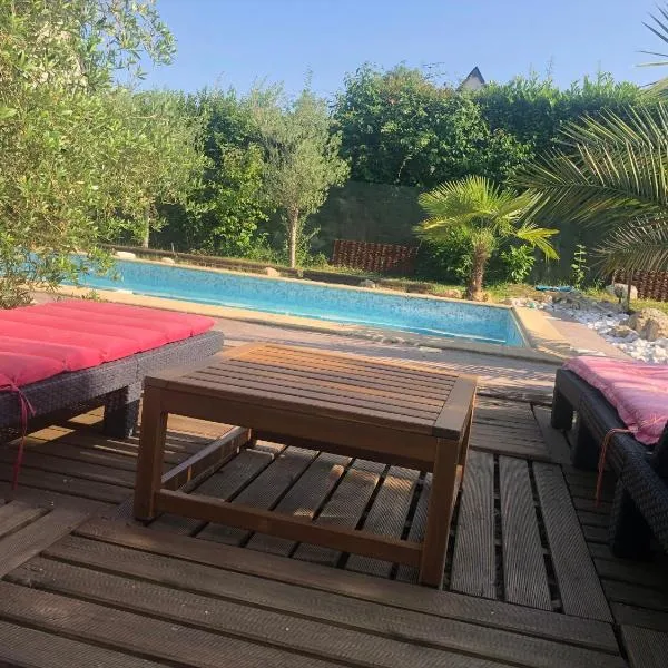 LA VILLA BOLERO, hotel v destinácii Saint-Cyr-sur-Loire