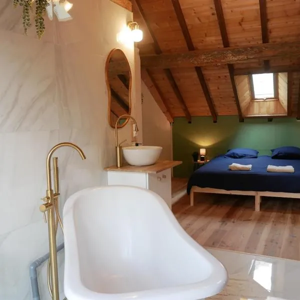 La Maison Arola, hotel v destinaci Bagnères-de-Bigorre