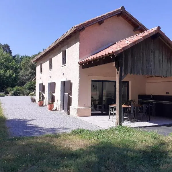Gîte de Lamourelle, hotel in Lacquy