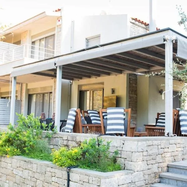 Spathies Serenity Villa by Halkidiki Villas，位于卡洛吉亚的酒店