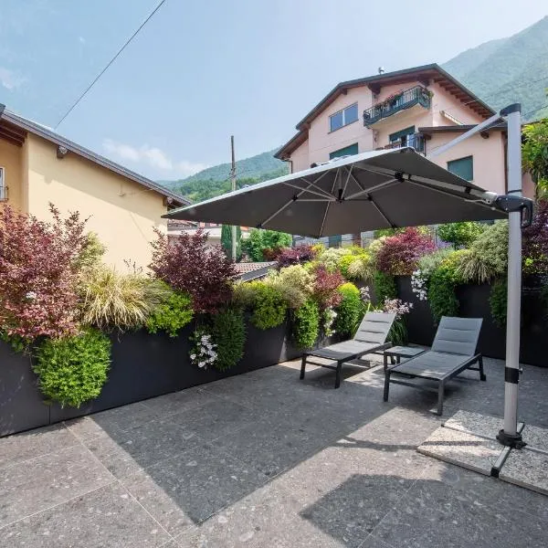 Luxury Lakefront Penthouse, hotel v destinaci Lezzeno