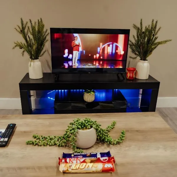 Modern Flat l Molineux 5 Min l Smart TV l WiFi l Free Parking, hotel a Wolverhampton