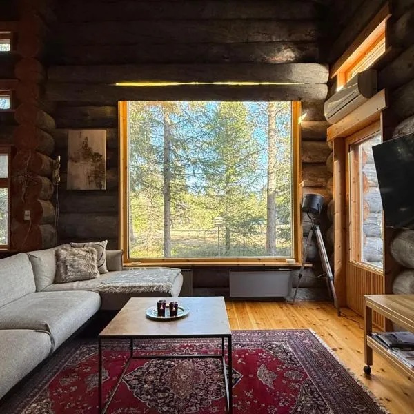 Luosto Villa - Lapland Villas, Lake Aarnilampi Beach, Private Villa for Outdoor Lovers & Families, Sauna, Fireplace, hotel v mestu Luosto