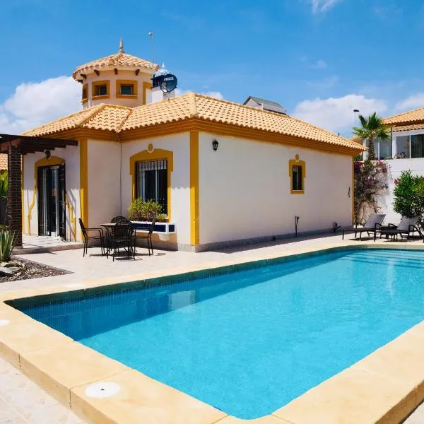 Villa Ensueño with private pool and large garden, hotel in Mazarrón