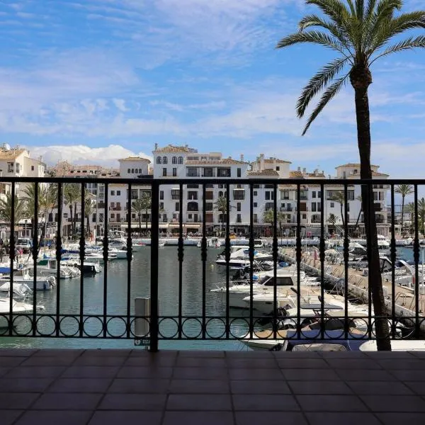 Puerto Duquesa fancy condo overlooking Marina, hotel in Manilva