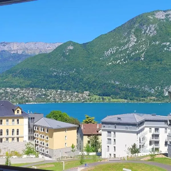 Le Tableau du Lac 507 - 2 bedrooms apartment with lake view terrace, hotel en Annecy