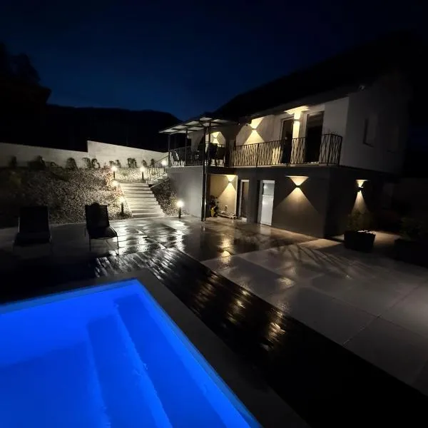 Resort PJagodic - Pool & View, hotel u Cerklju na Gorenjskem