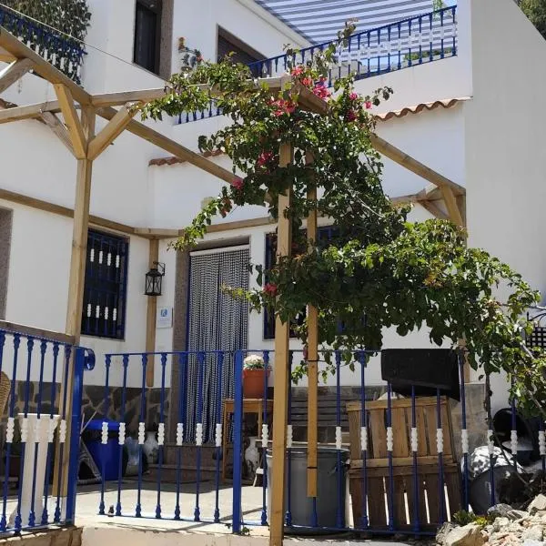 Appartement met privé jacuzzi en airco in Polopos - Casa Heli, hotel v destinaci Polopos