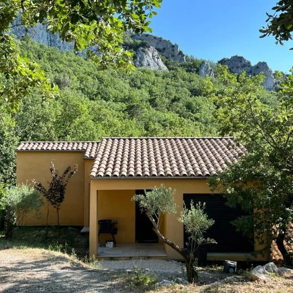 Maison spacieuse et neuve avec piscine, viešbutis mieste Mimet