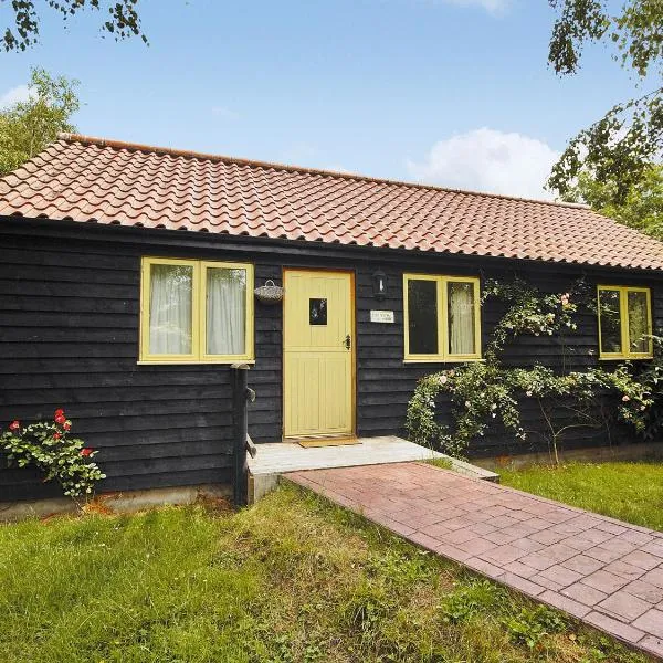 Briar Cottage - E5335, hotel i Redisham