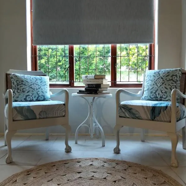 Charming Cottage in Prime Location, hotel in Gqeberha