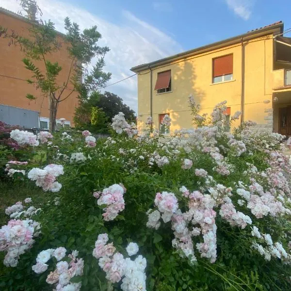 Casa Vacanza Alle Pratoline covered parking for bicycles and motorcycles, хотел в Муджа