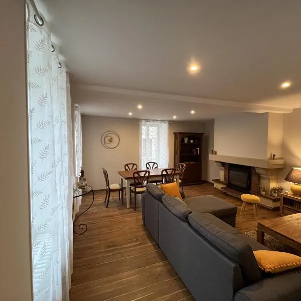 La Maison d Hyppolite 130m2 Centre de Chatillon sur Seine Parking prive, hotel em Châtillon-sur-Seine