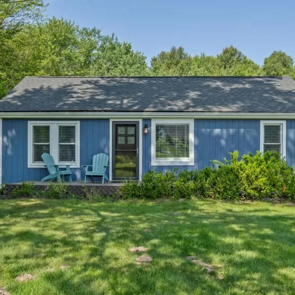 Bluestar Cottage - Hot Tub Pergola and Fire pit, hotel in Saugatuck