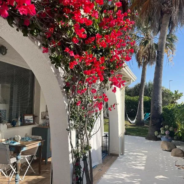 La Casa di Nina, hotel v destinaci La Maddalena