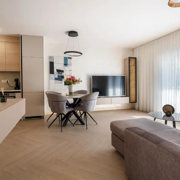 Apartment LEO, hotel in Baška Voda