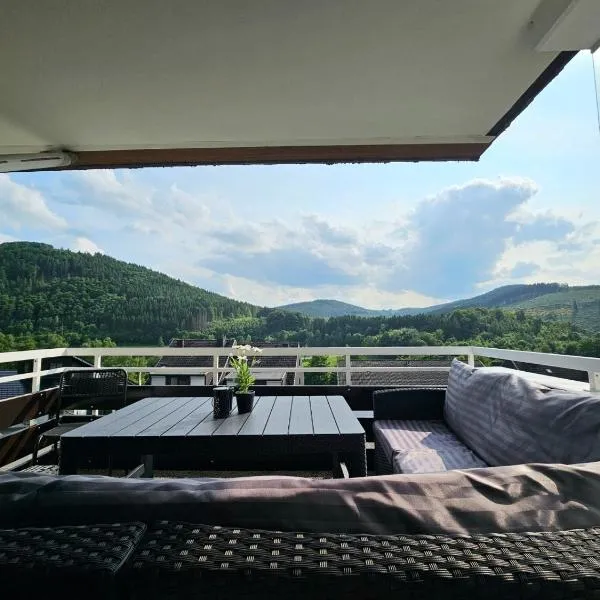 Gipfelpanorama Winterberg mit Berg- und Seeblick, Boxspringbett mit ausfahrbarem TV, hotell sihtkohas Winterberg