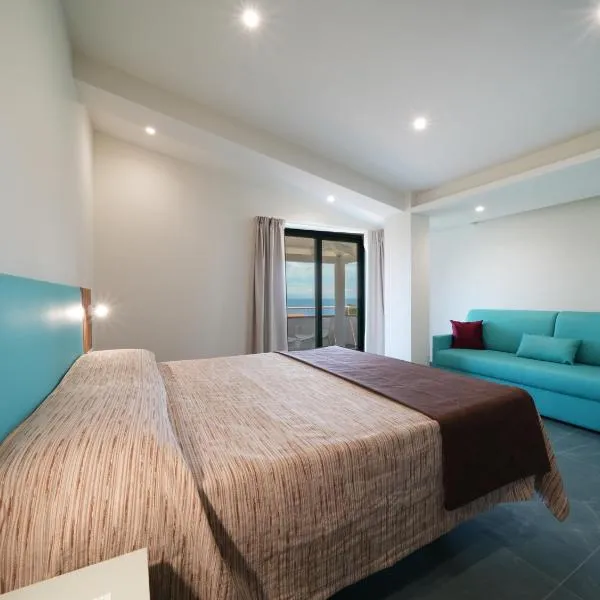 Hotel MARINELLA parking wi-fi spiaggia attrezzata, hotel v destinaci Capo Vaticano