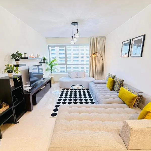 Centre-ville de Tanger, Appartement familial, 2 chambres, Proche mer, Face TGV, Parking privé, IPTV, AC, WIFI, khách sạn ở Tanger
