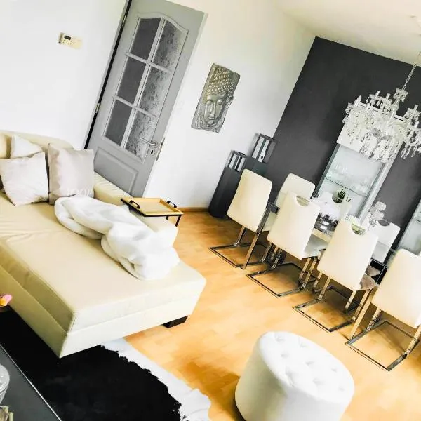 VILLA SUNSHINE "SILVER SUITE" nad JEZIOREM WIELE PRZESTRZENI ZA NISKĄ CENĘ, hotell i Lipnica